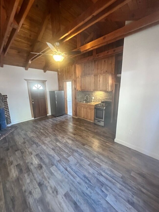 Foto del edificio - Cute pet friendly duplex studio Available ...