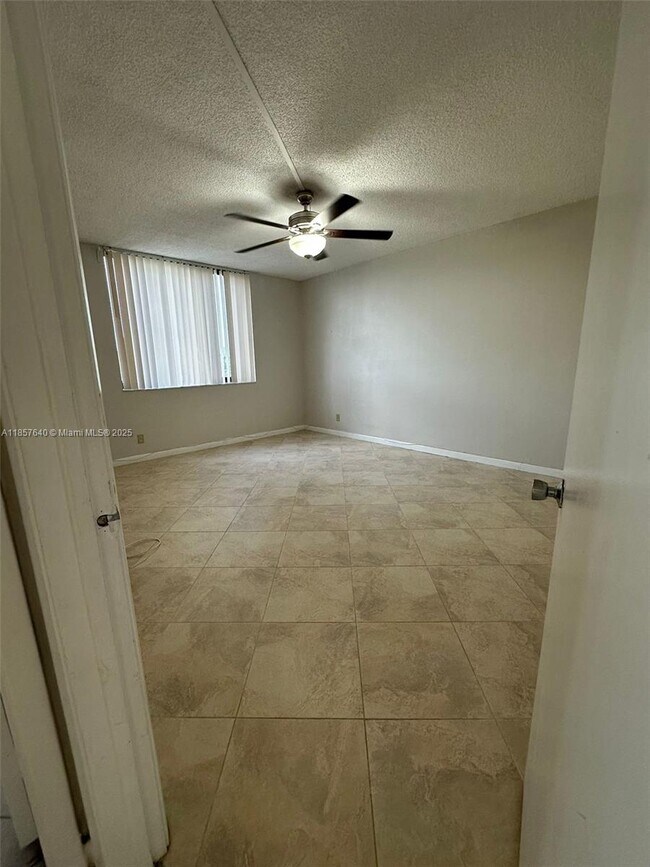 Foto del edificio - 901 Hillcrest Dr