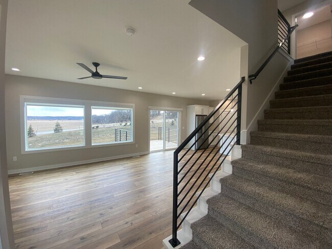 Foto del edificio - Luxury Newer Construction Home!