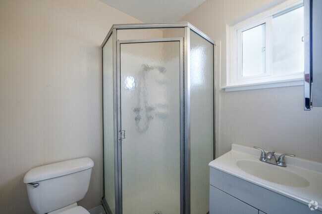 1 habitación, 1 baño - 400 pies cuadrados - Baño - Sandpiper Apartments