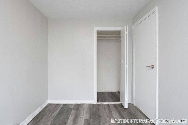 Foto del edificio - 108-110 Meridian St.