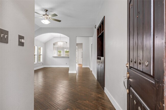 Building Photo - 26114 Lillian Springs