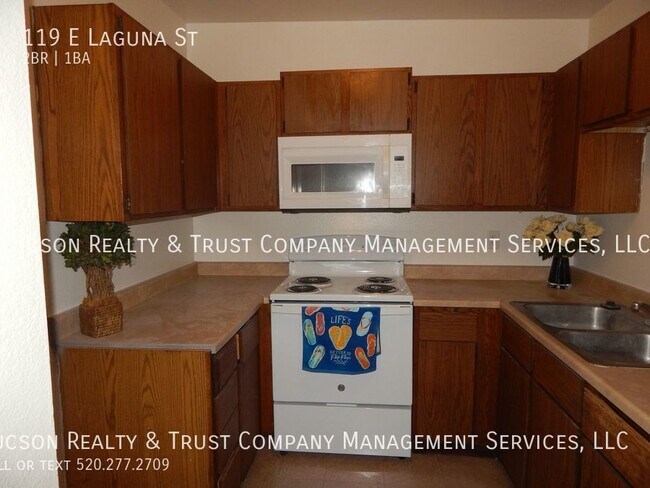 Building Photo - 2 Bedrooms 1 Bath with Central AC
