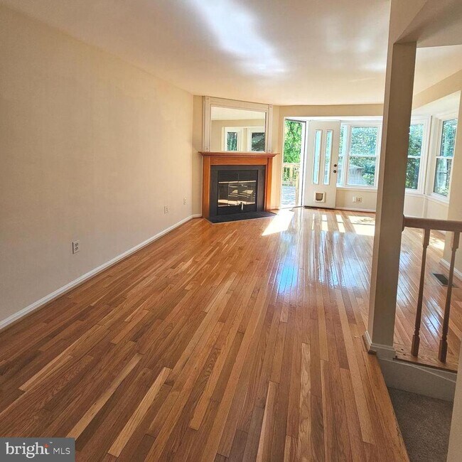 Foto del edificio - 5911 Sir Cambridge Way