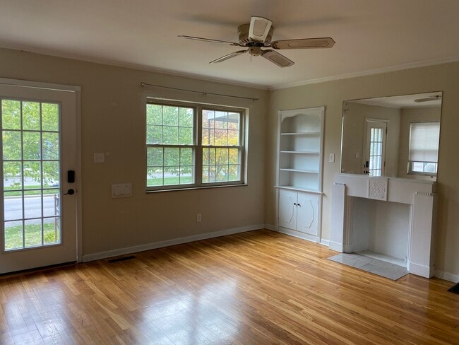 Living Room - 1040 Northwest Blvd