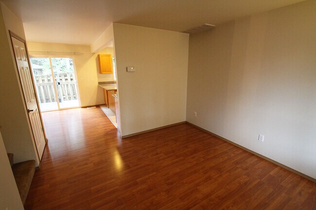 Building Photo - Cai Duplex - Lynnwood