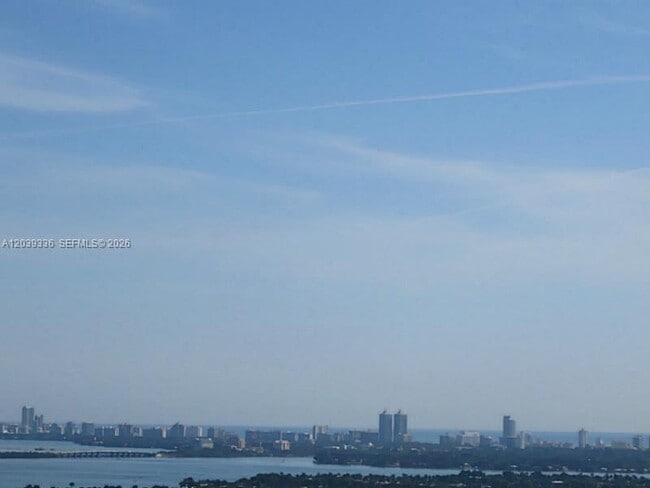 Foto del edificio - 325 S Biscayne Blvd