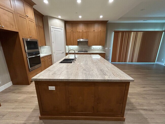 Foto del edificio - 3 Bedroom 2 Bathroom Luxury 55+ Living in Twin Oaks