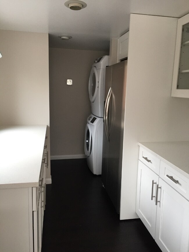 Building Photo - 127 Hyers St