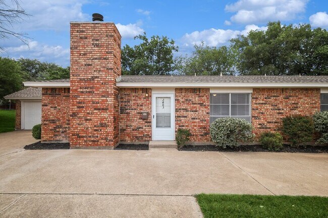 Foto del edificio - 2403 Springmont Ct