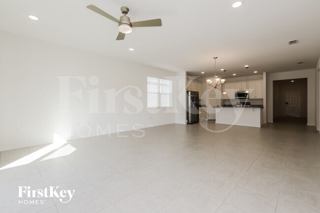 Building Photo - 585 Crown Rose Dr