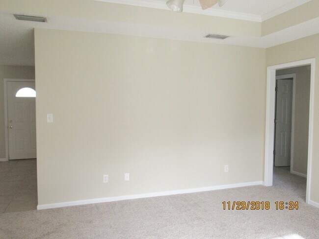 Foto del edificio - 4 bedroom home!