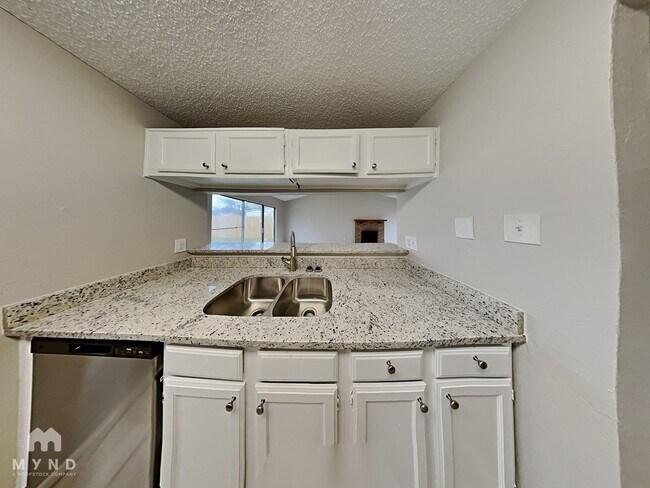 Foto del edificio - 7417 Shadow Bend Dr