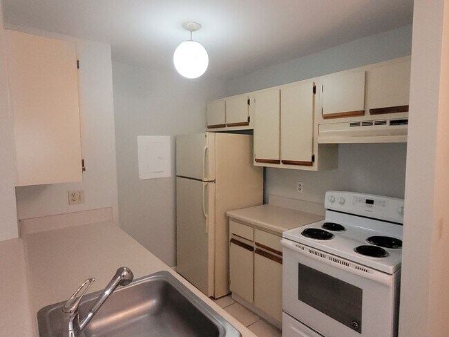 Building Photo - 5956West102