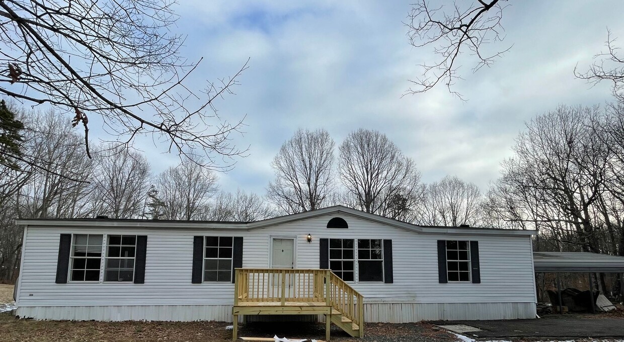 Primary Photo - Spacious doublewide in Concord in the Moun...