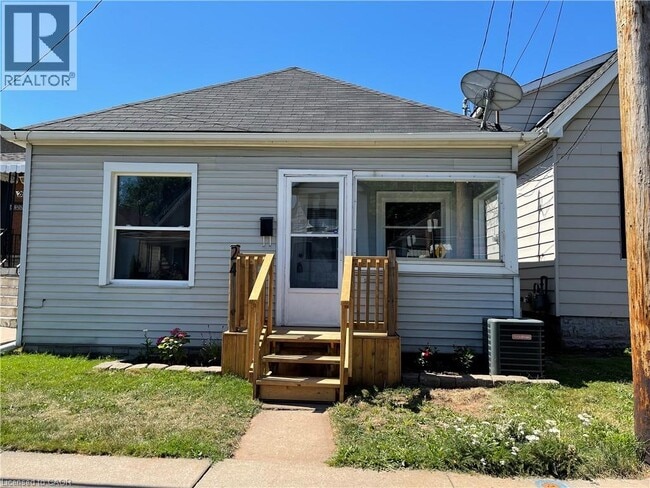 Building Photo - 24 Vansitmart Ave