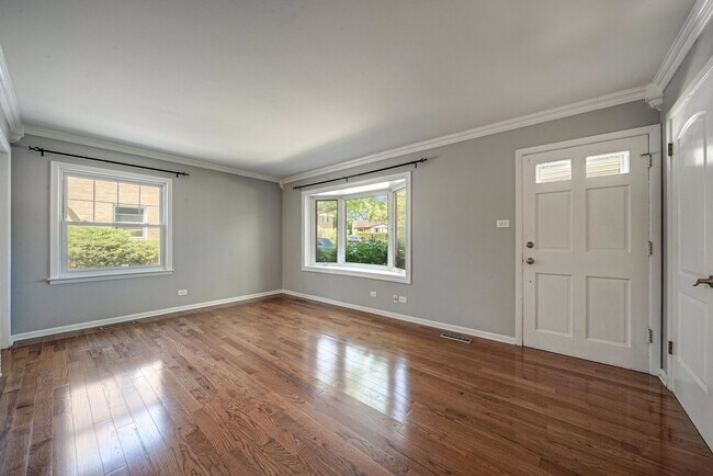 Building Photo - 581 Ivy Ct