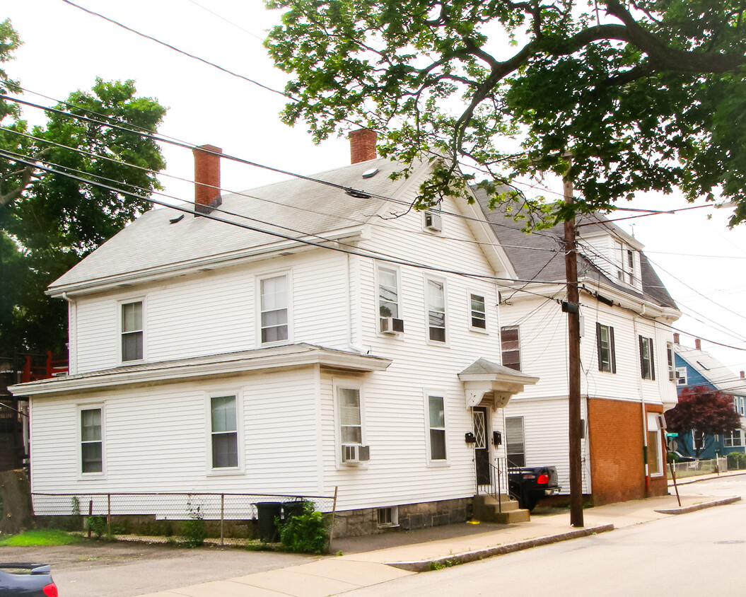 2 family house. 2nd floor apartment - 40 Middle St