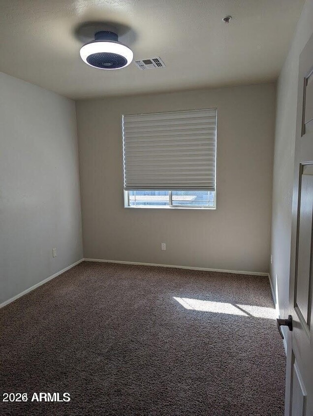 Foto del edificio - 2155 N Grace Blvd