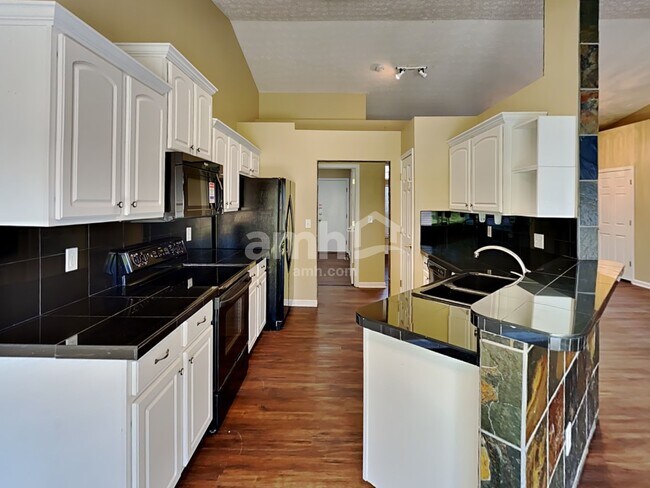 Foto del edificio - 327 Shawnee Loop S