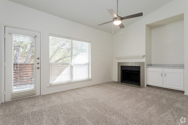 2BR,2BA - 1072SF B3 - LIVING AREA - Vine on North Park