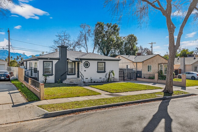 Building Photo - 1667 Valencia Ave