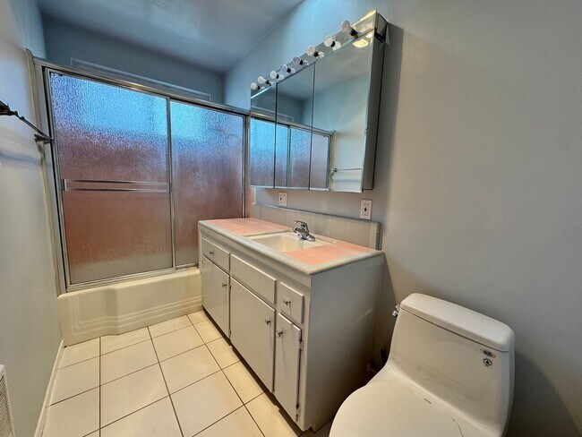 Foto del edificio - Great Santa Monica Location! Walking Dista...