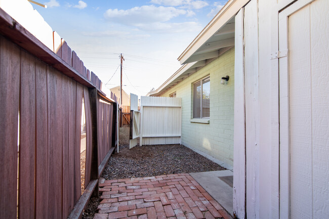 Building Photo - 2209 S Granada Dr