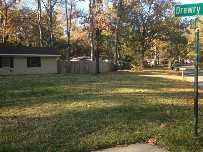 Building Photo - 9512 Overlook Dr