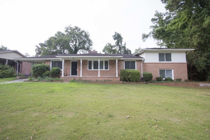 Primary Photo - 6 Bedrooms!!!