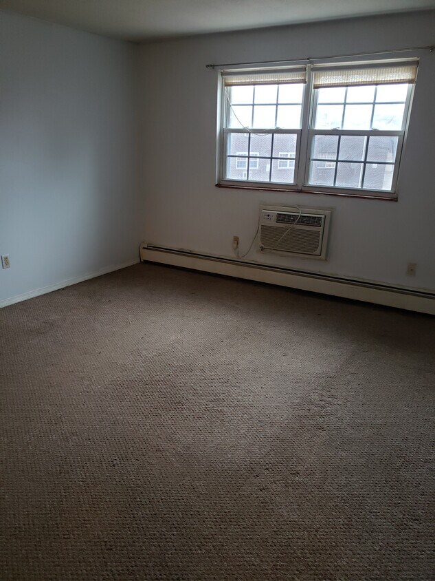 Primary Photo - 379 Hildreth St