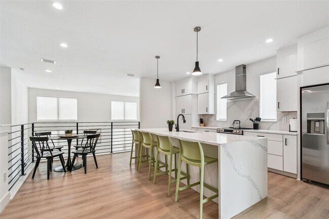 Building Photo - 3840 Pompano Dr SE