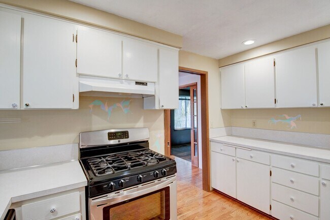Foto del edificio - 3-bedroom, 2-bathroom single-level home