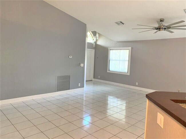 Foto del edificio - 4030 Laurelwood Ln