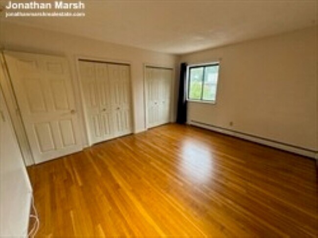 Building Photo - 5 Linda Ln