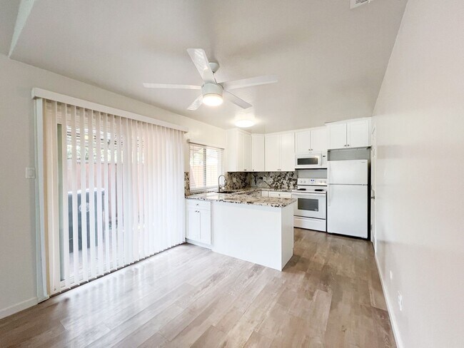 Building Photo - Upgraded 2 Bedroom Condo!!