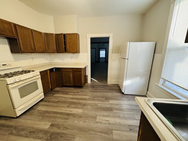 Building Photo - Charming 1-Bedroom + Den Retreat on Colfax Ave – Your Cozy Minneapolis Haven Awaits!