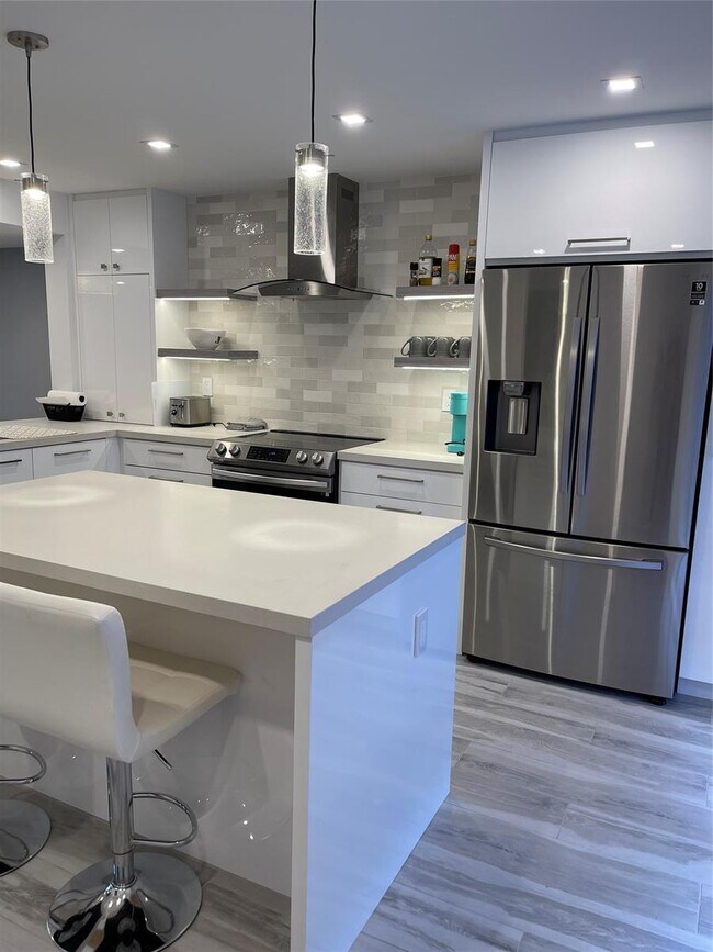 Foto del edificio - 613 NE 26th Ave