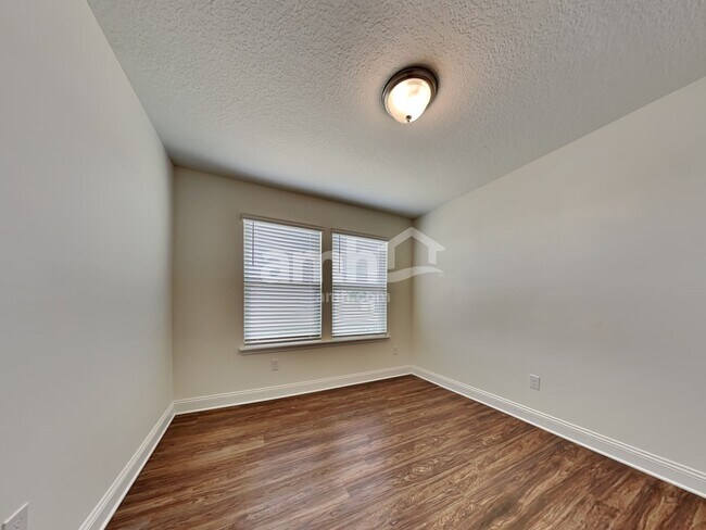 Building Photo - 21 Carlitos Wy