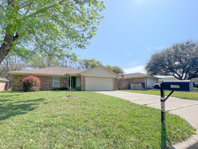 Building Photo - 2000 Ramada Dr