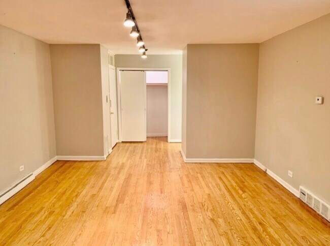 Foto del edificio - 7369 W North Ave