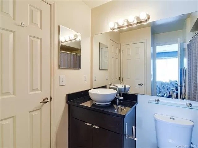 Foto principal - Beautiful 2 bed 4 bath Conveniently