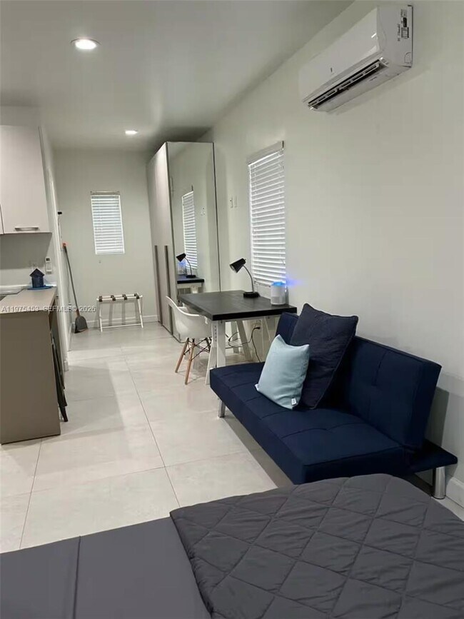 Foto del edificio - 245 NE 33rd St