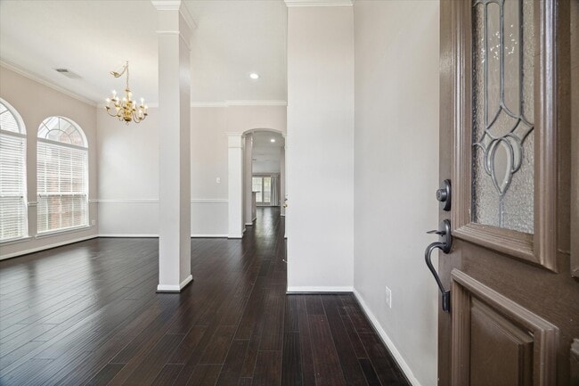 Foto del edificio - 8830 Fairbloom Ln