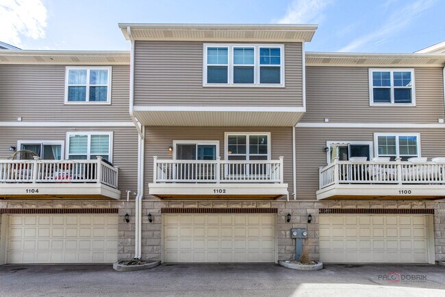 Building Photo - 1102 Evergreen Ave