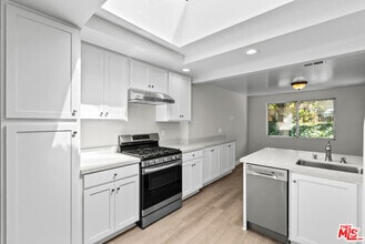 Building Photo - 26851 Oak Branch Cir