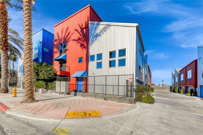 Building Photo - 1106 Carson Ave