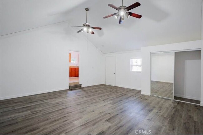 Foto del edificio - 8960 Helms Pl