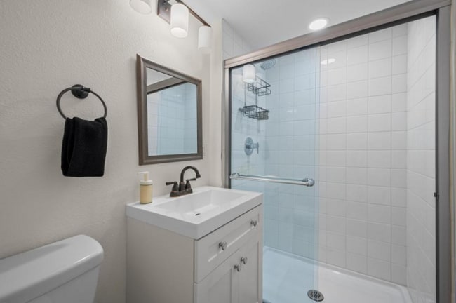 Building Photo - 2219 27th Ave