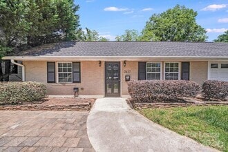 Building Photo - 2417 Laburnum Ave